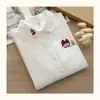 Camisa Branca de Manga Longa 100% Algodão, Estilo Literário e Fresco, Bordada com Coelho e Rabanete, Nova Coleção Primavera e Outono para Mulheres, Adequada para Estudantes