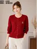 Suéter Cárdigan Bordado Yifei Twist Ocho Ositos 6388 Elegante Reductor de Edad Manga Larga Cuello Redondo Versátil Adelgazante Capa Base