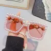 Óculos de Sol Europeus da Moda Coloridos com Decoração de Letras de Pérolas e Strass para Festa de Casamento, Festa de Noiva, Despedida de Solteira
