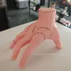 Miércoles cosa adams una broma mano rota decoración de oficina Halloween cos accesorios