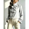 Camisa vintage con cuello alto fruncido, tela texturizada plisada, exquisita tapeta de botones, mangas largas holgadas