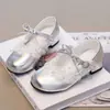 Zapatos de Princesa para Niñas, Zapatos de Cuero Plateado de Suela Blanda para Niños, Nuevo Estilo Primavera y Otoño 2026, Zapatos Individuales Elegantes para Niñas, Zapatos de Baile de Moda
