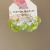 Pendientes de borla de flor de cuentas de color dopamina para primavera, sensación de lujo ligero y alta gama, pendientes atmosféricos estilo vacacional para mujer