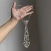 Estilo Europeo y Americano Diseño de Nicho Hueco Collar Corbata Gargantilla Cadena Larga Versátil para Suéter Accesorio
