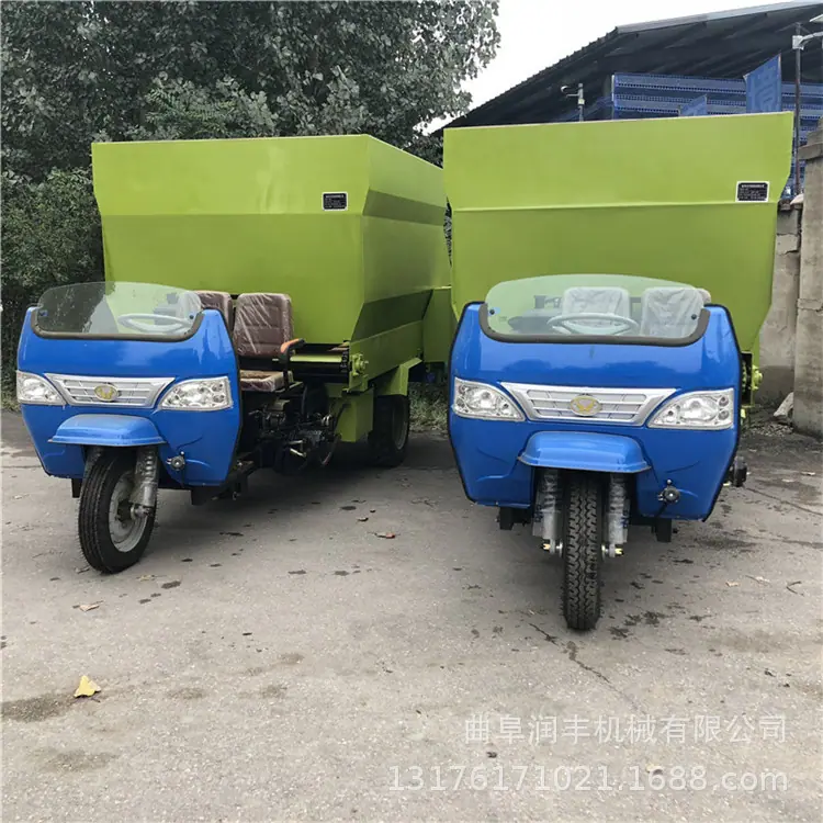 饲料撒料车