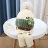 Conjunto de Dos Piezas de Gorro y Bufanda para Niños Diseño de Dinosaurio de Dibujos Animados Traje para Bebé Niño y Niña Gorro de Lana Cálido para Niños Medianos y Grandes