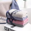 2025 Nuevo Estilo Toalla de Algodón con Letras Oscuras, Suave y Absorbente, Toalla Facial para Pareja Adulta, Toalla de Regalo para Supermercado