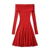Americana Sexy Sexy Adelgazante Aspecto Hombro Descubierto Silueta Falda Paraguas Otoño 2025 Nuevo Color Sólido Espalda Descubierta Falda de Punto