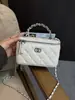 Bolsa transversal acolchoada com corrente estilo Chanel para mulheres, nova moda 2026, bolsa de ombro versátil, bolsa tipo caixa, disponível para atacado