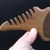 Peine de masaje de sándalo verde peine multi-funcional para la cabeza peine de puntos de raspado meridiano a lo largo del cabello peine pequeño monstruo sándalo cuatro en uno