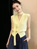 Top sin mangas ajustado de cuello en V estilo francés para mujer, casual y versátil, hermosa blusa con cuello de corbata, nuevo modelo verano 2026