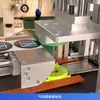 Máquina Etiquetadora Automática de Superficie Plana para Tapas de Botella Personalizada Zonesun Máquina Etiquetadora de Succión Neumática para Superficies Cóncavas