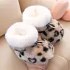 Zapatos para bebé invierno 0-3-6 meses zapatos de suela suave 9 calcetines más terciopelo cálidos zapatos de algodón pies de recién nacido no se caen zapatos protección