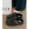 Zapatos grises tipo Birkenstock para mujer, nueva colección otoño/invierno 2026, pantuflas de punta cerrada con forro de felpa, suela gruesa, sin cordones y diseñados para uso en exteriores.