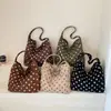 Bolsa de ombro tote casual com poá estilo coreano, nova para o Outono de 2026, leve e de grande capacidade, adequada para a escola e uso diário
