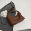 Bolsa retro texturizada de celebridade da internet para mulheres 2023 nova bolsa de ombro transversal moderna de grande capacidade para o dia a dia bolsa de ombro