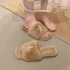 Chinelos fofos femininos, novo estilo coreano 2026, para usar ao ar livre, com sola grossa, de pelúcia, para uso em casa e em ambientes internos, chinelos de algodão