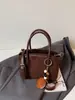 Bolso de mano retro de gamuza para mujer, nuevo estilo 2026, adecuado para el trabajo, bolso tote pequeño, bolso bandolera tipo cubo para ir al trabajo