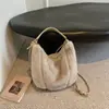 Bolso de trabajo versátil y elegante para otoño/invierno: un bolso de peluche para el hombro para 2026, un bolso casual moderno y espacioso para mujer