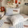 Conjunto de cuatro piezas suave y amigable con la piel, a cuadros estilo coreano con bloques de color, para el hogar, dormitorio, residencia estudiantil, adecuado para todas las estaciones, conjunto de tres piezas