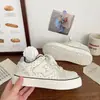Mocasines populares de suela gruesa para mujer, nuevas zapatillas ins de tendencia de nicho original otoño 2026, zapatos blancos para estudiantes para mujer
