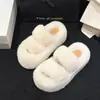 Pantuflas de casa peludas para mujer con suela gruesa para otoño e invierno, adecuadas para usar al aire libre, nuevas zapatillas de algodón tipo slip-on 2026, que aumentan la altura para personas menudas