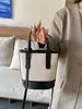 Bolsa pequena de mão color-blocking de alta qualidade para mulheres, nova 2025, versátil, estilosa, bolsa tipo balde transversal, bolsa de ombro única fashion