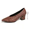 Novedad en stock zapatos de tacón medio de un solo color para uso profesional, tallas grandes al por mayor, zapatos de tacón grueso para mujer con punta fina, importación primavera 2026