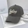 Boné de Baseball Bordado com Letra da Moda Unissex Versátil Chapéu de Sol com Sombra 2026 Novo Respirável Boné de Baseball para Casal