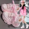 Tenis para Niña 2026 Verano Nuevo Modelo Suela Suave Ligeros Antideslizantes Modernos Versátiles Casuales Zapatos Tipo Papá para Niños Mayores