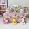 Nova série de pets fofos: Adoráveis figuras de brinquedo Sanrio em caixas surpresa, desenhos animados modernos para decoração de mesa e carro, atacado