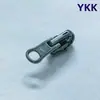 Cremallera YKK No. Cremallera de 5 dientes metálicos con cabezal de cremallera autoblocante en forma de arco para uso en bolsos, prendas de vestir y cremalleras de tapeta