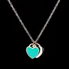 Collar Europeo y Americano Doble Corazón con Goteo de Aceite Acero de Titanio Plateado Galvanizado Collar Pequeño de Corazón de Melocotón Fabricante Venta al por Mayor Diseño Simple
