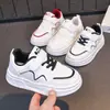 Sapatos Brancos para Primavera e Outono para Crianças Pequenas, Sapatos de Bebê, Tênis Infantis, Novo Modelo 2025 para Meninos, Sapatos Casuais Antiderrapantes para Meninas, Sola Macia