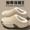 Zapatillas de algodón con sensación de pisar caca para hombre, nuevo estilo 2026, invierno, exteriores, antideslizantes, felpa, cálidas, suela gruesa, zapatos de algodón para pareja, mujer