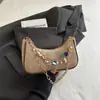 Bolsa de mano tejida versátil con textura, cadena de perlas de concha, moda, pequeña para hombro, nueva tendencia, primavera 2026