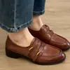 2026 Novos Sapatos de Couro com Fivela de Metal Estilo Retrô, Bico Redondo e Salto Bloco para Mulheres, Mocassins Elegantes de Calçar