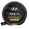 Funda moderna para volante Kuzuto para modelos 21-24, hecha de cuero genuino, gamuza, fibra de carbono, funda de manija de coche ultradelgada y antideslizante