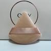 Esponja de polvera triangular negra con forma de abanico de terciopelo corto para polvos secos Esponja de polvera triangular de terciopelo de cristal Esponja de polvera para polvos de miel