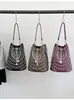 Bolso de Mano de Moda Estilo Punk para Mujer, Bolso Cubo Versátil con Remaches Únicos, Bolso de Hombro y Cruzado para Mujer