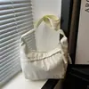 Bolsa de mão grande capacidade estilo doce para meninas, nova bolsa feminina para o verão de 2026, bolsa de ombro da moda com padrão de estrelas e enfeites adesivos, bolsa transversal