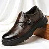 Zapatos de cuero formales de moda para hombre, de alta calidad, ultrafinos, con suela gruesa, modernos, zapatos casuales cómodos para hombre