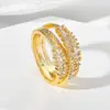 Anillo de Luz de Zirconia Incrustada en Oro Real Chapado en Cobre Transfronterizo Europeo y Americano Lujo Ligero Sensación de Alta Gama Anillo para el Dedo Joyería de Mano Versátil Fabricante Venta al por Mayor en Stock