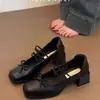 Saltos altos femininos 2026 nova primavera e verão salto grosso sapatos pretos de salto único bico quadrado francês sapatilhas Mary Jane sapatos pequenos de couro