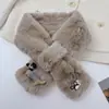 Cachecol de Pelúcia Fofo e Doce com Gravata Borboleta para Mulheres, Estilo College Cruzado, Cachecol Tendência Popular de Inverno