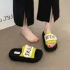 2026 Ropa de Exterior para Mujer Estudiante Suela Blanda Cómodas de Ponerse de Moda Sandalias de Verano Nuevas Simples Versátiles Casuales Pantuflas de Suela Gruesa