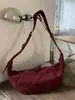 Bolsa de ombro estilo retrô na cor marrom melardo, uma bolsa hobo de alta qualidade com grande capacidade, perfeita para outono e inverno, e projetada como uma bolsa transversal feminina.