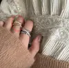 Anel Feminino Elegante com Zircônia Envolvida em Três Círculos - Estilo Nicho, Moda Estilosa, Tendência Versátil