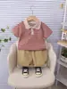 Traje de Verano de Manga Corta para Niños 2026 Nuevo Elegante Ropa de Verano para Bebés y Niños Conjunto de Dos Piezas Atuendo de Niño Pequeño de Moda