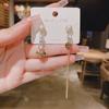 Pendientes asimétricos de lujo ligeros y de alta gama con un toque distintivo para mujer, elegantes y modernos, accesorios para las orejas que combinan con todo.